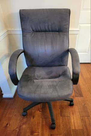 Gray Upholstered Rolling Office/Desk Chair with Armrests 1