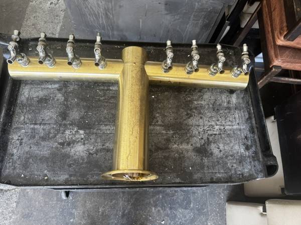8 TAP BEER TOWER 1