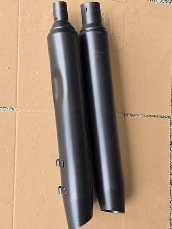 Harley road king black exhaust 1