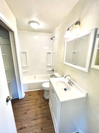 $1,300 / 2br - Rent includes Electric/Gas/Water/Trash/Sewer 2 bed 1 bath Apartment (Nederland)64036373260803123
