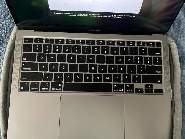 2021 MacBook Air M1 iCore8 500.00 OBO 1
