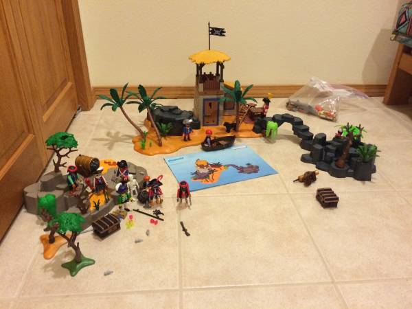 Playmobil Pirate Lagoon and Accessories 1