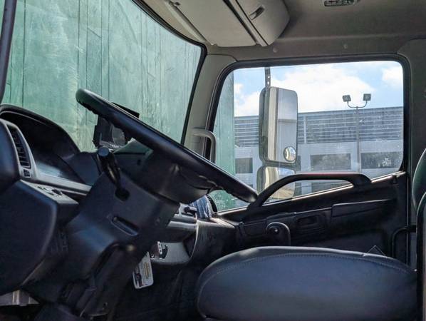 2015 Hino 268 - Photo 14