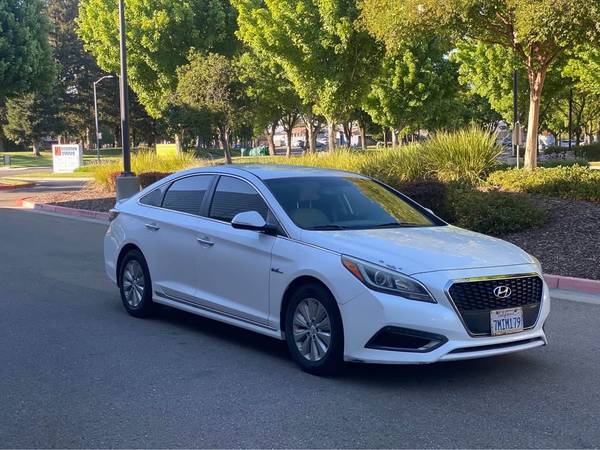 Hyundai Sonata Hybrid 2016 143k millas Título limpio Funciona bien SMOG HECHO - $6.950 (sacramento)63619383087873123
