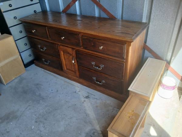 Dresser 1