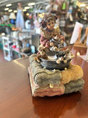 Vintage The Boyds Yesterday's Child music box 1