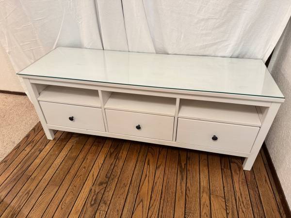 Ikea Hemnes Solid Pinewood TV Unit - White Stain 1