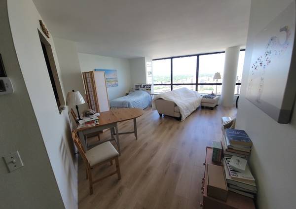 $1,650 / 565ft2 - EDGEWATER BEACH. SPACIOUS STUDIO WITH A NORTH VIEW! (5415 N. Sheridan Road)63959879997443124