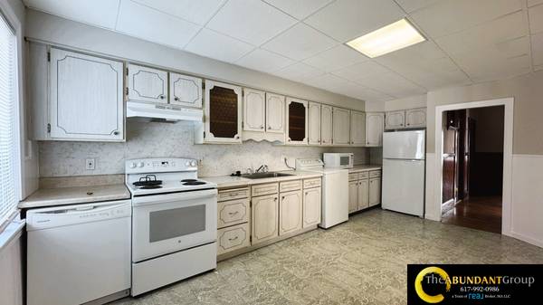 $3,600 / 3br - Renovated Cambridge 3BD | Eat-In Kitchen, Laundry, Parking Option!!63931376942594120
