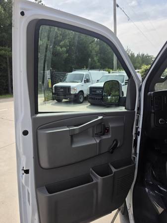 2017 Chevrolet Express 3500 KUV - Photo 9