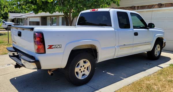 2006 Chevrolet Silverado 1500 Z71 4x4 Extended Cab - $6,50063619328443523122