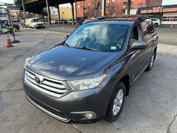 2013  Toyota Highlander Plus - $11,00063614184517121122