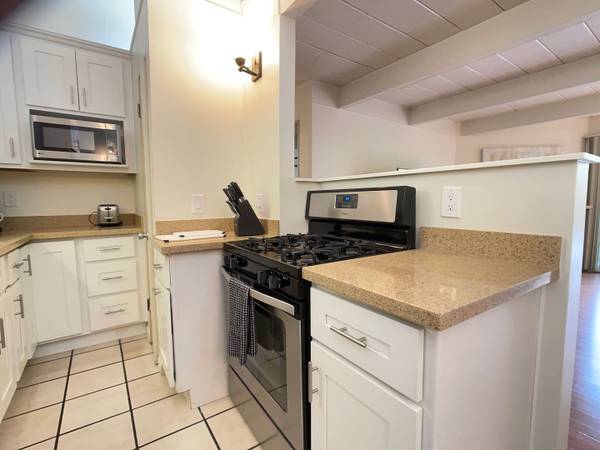 $2,850 / 1br - 700ft2 - 700 sq ft 1 bed / 1 bath with private yard available now! (palo alto)63836554271233124