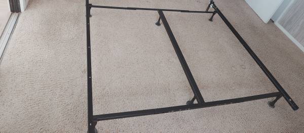 Adjustable King - Queen - Full - Twin Bed Frame, Great Condition 1