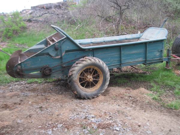 John Deere Ground drive manure spreader. 1