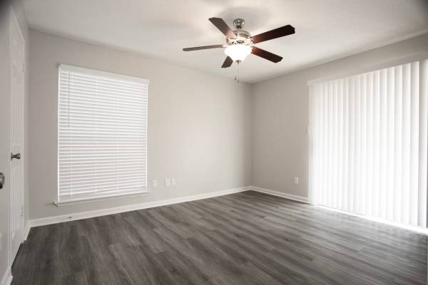 $965 / 1br - 700ft2 - On-Site Management, Playground, Children's Game Court (4328 Duck Creek Dr, Garland, TX)63867603285251124