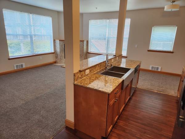 $2,100 / 2hb - 1084ft2 - 2 habitaciones, 2 baños, ascensor, garaje, almacenamiento (Bellingham)63920959181699120