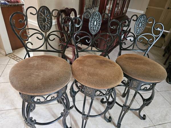 Set of 3 bar stools 1