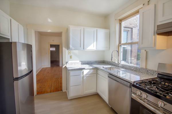 $1,699 / 2br - 1308ft2 - Newly Renovated Townhouse, Porch, Yard, Full Kitchen w/ DW, A/C (Regent Square - Frick Park - 132 S. Trenton Ave)64013203988353122