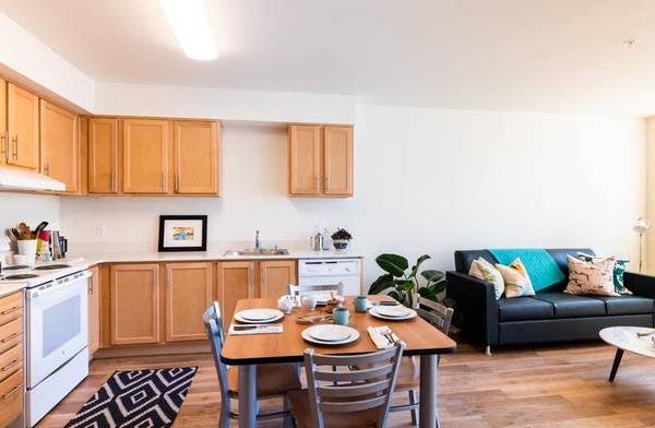 $1,425 / 1br - 496ft2 - Intercom-Controlled Access, Wood Inspired Flooring Throughout (University District)63688462508161123