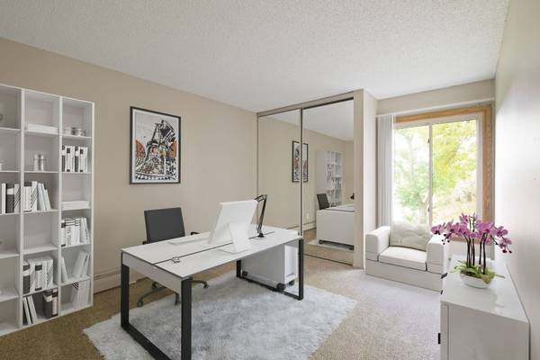 $1,594 / 2br - 970ft2 - Microwave, Edina Public School District, Ceiling fans (4141 Parklawn Ave, Edina, MN)63797856856835122