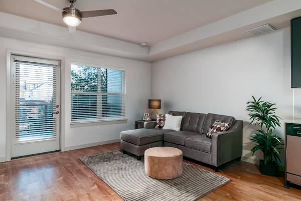 $1,550 / 1br - Find Your Fur-ever Home Here @ The Alexander! (SE Portland, E Burnside, Kerns)63999452459778122