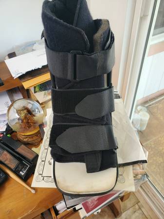 Royce Medical Equalizer Walking Boot 1