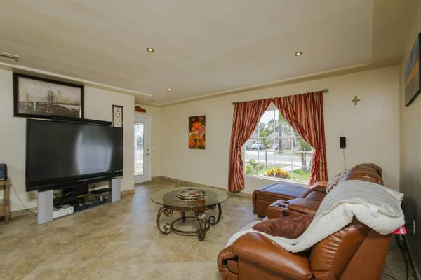 $3,195 / 3br - 1300ft2 - 3,195 3bed Beautiful Home- Hilltop Dr and Naples AREA (Chula Vista)63866049899395123