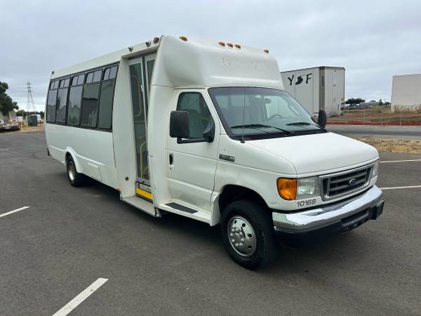 Autobús Ford E-450 del 2006, pocos kilómetros - $9.500 (Fremont)63438520203267121