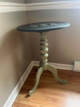 Chalk paint table 1