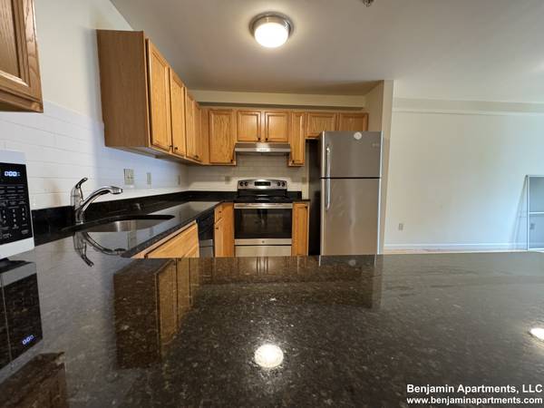 $4,400 / 5br - **NO FEE ** Lower Allston large 5 bed 2.5 bath with free laundry. (Allston)63996690611842120