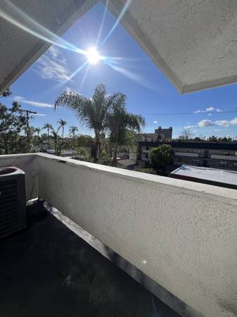 $2,050 / 1br - Vinyl Flooring, Laundry Facilities, Courtyard (Santa ana)63840114840065123