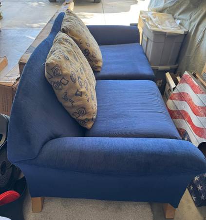 Very nice blue sofa 1