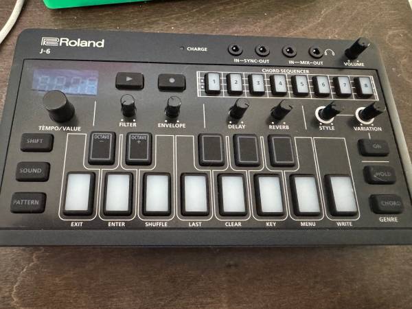 Roland J6 synth 1