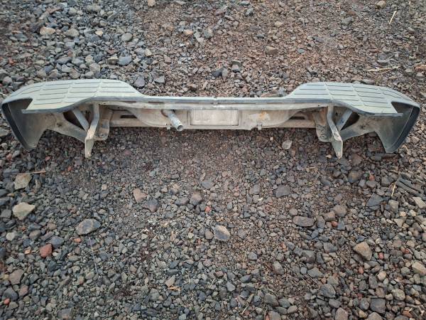 2001 chevy suburban rear bumper - $120 (Butte falls)429780625911326722