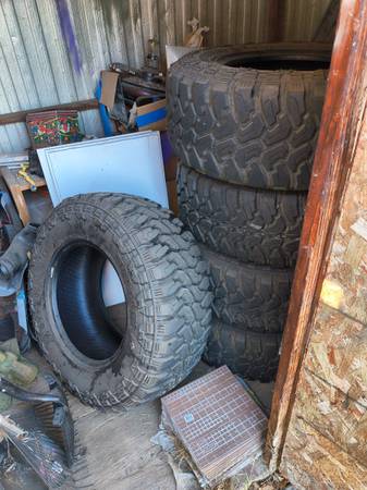 5 33x12.5x17 m/t tires 10ply 1