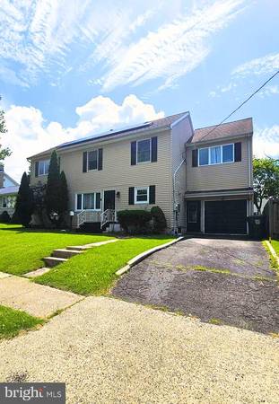 $4 / 5br - Full basement with plenty of space. Attached one-car garage. (Colonia)63676291399683122