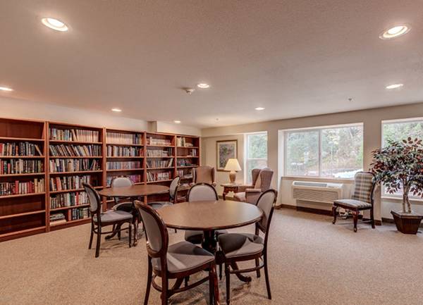 $1,598 / 2br - Recepción de paquetes, piscina cubierta y bañera de hidromasaje, minimercado en el lugar (3291 NW Mt Vintage Way, Silverdale, WA)63799882107393121