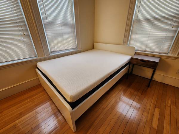 $300 / 4br - 150ft2 - Large Furnished Room. Prime location. Utilities included. (Quincy)63912517677315123