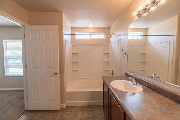 $2,225 / 3br - 1475ft2 - Bright and beautiful 3 bed / 2.5 bath! Don't wait to call us home! (Heber City - Hwy 40 and Hwy 189)64037391395714121