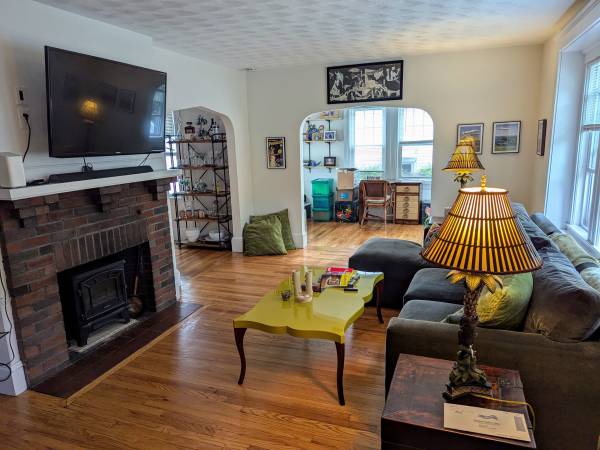 $1,325 / 2br - 1200ft2 - Roommate wanted female (Belmont)63699256352257124