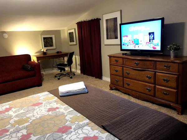 $240 / 1br - $240Tarifa semanal / Amueblado // Cerca de Strip (Huntridge / Distrito del Arte)63859501739779120