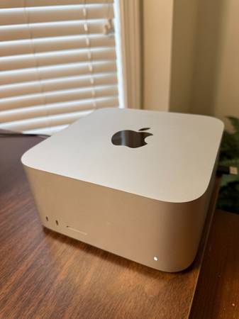 Mac Studio M2 Ultra 128GB RAM - 24C CPU/60C GPU - 1TB SSD - Mint 1