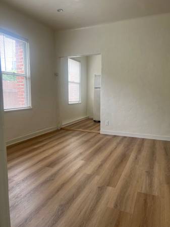 $1,450 / 500ft2 - Large Studio mid wilshire 2nd floor (Mid wilshire)63701034548737120