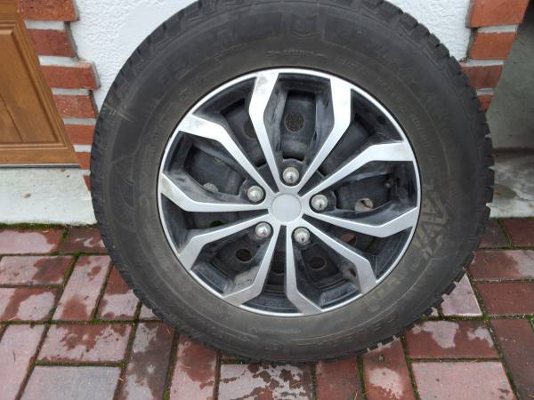 4 mounted snow tires 1