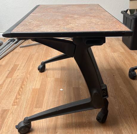 Steelcase Vecta Folding Table 🖥️📋 - Compact Office Solution 1