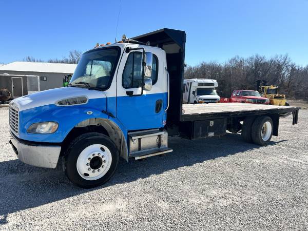 2003 Freightliner 6.4L - Photo 3