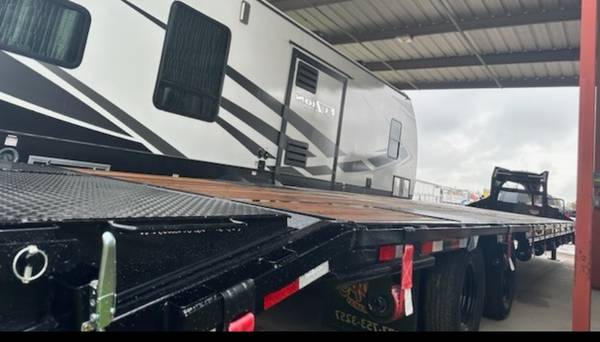 2022 40' EQUIPMENT TRAILER 1