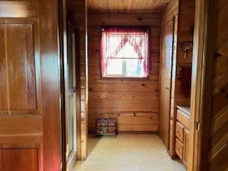 $950 / 500ft2 - Studio Rental (Redding)63972382145794124