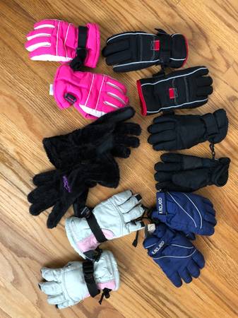 Winter and skiing gloves for kids 1